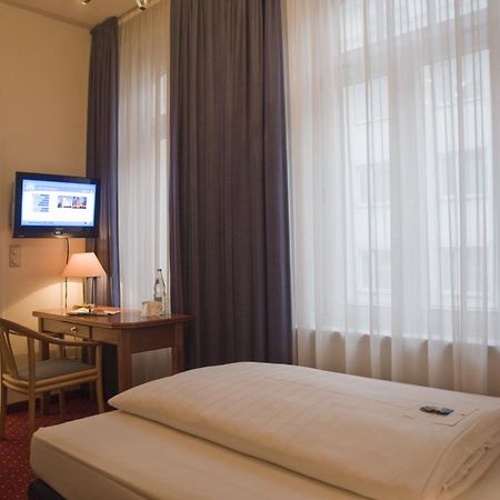 Hotel Fuerst Bismarck Hamburg Room photo