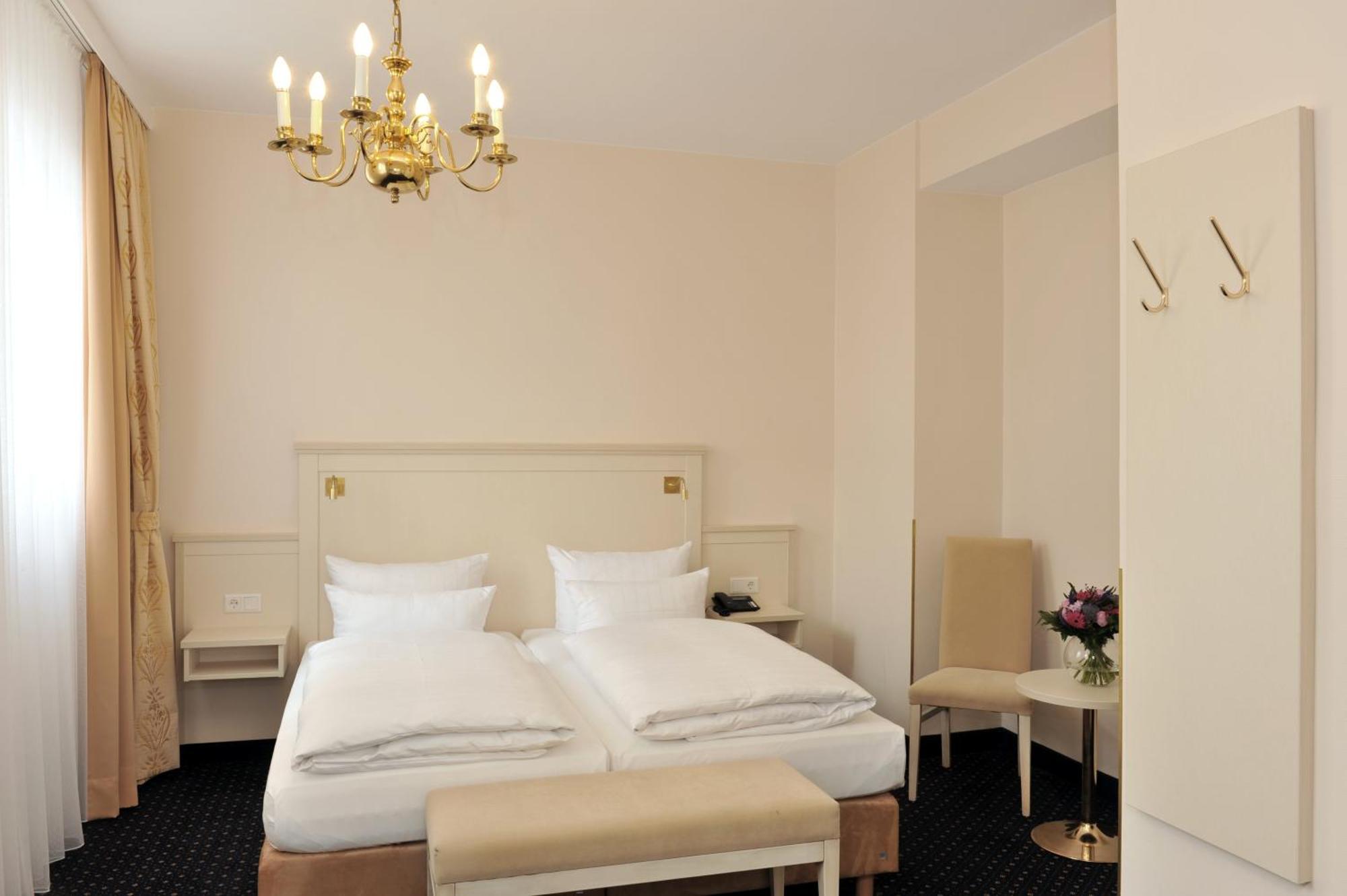 Hotel Fuerst Bismarck Hamburg Room photo