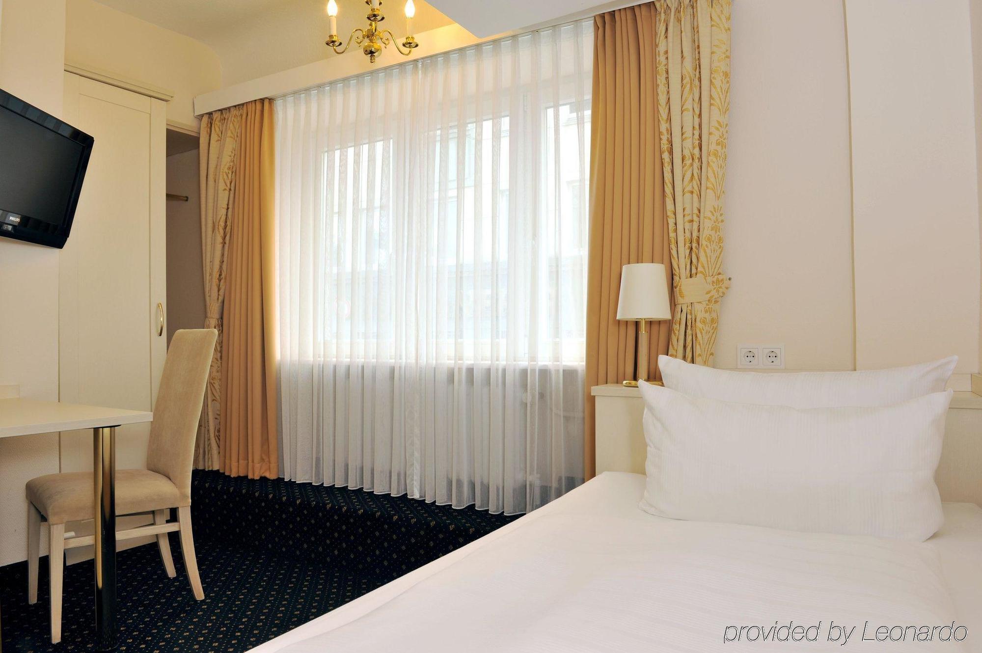 Hotel Fuerst Bismarck Hamburg Room photo
