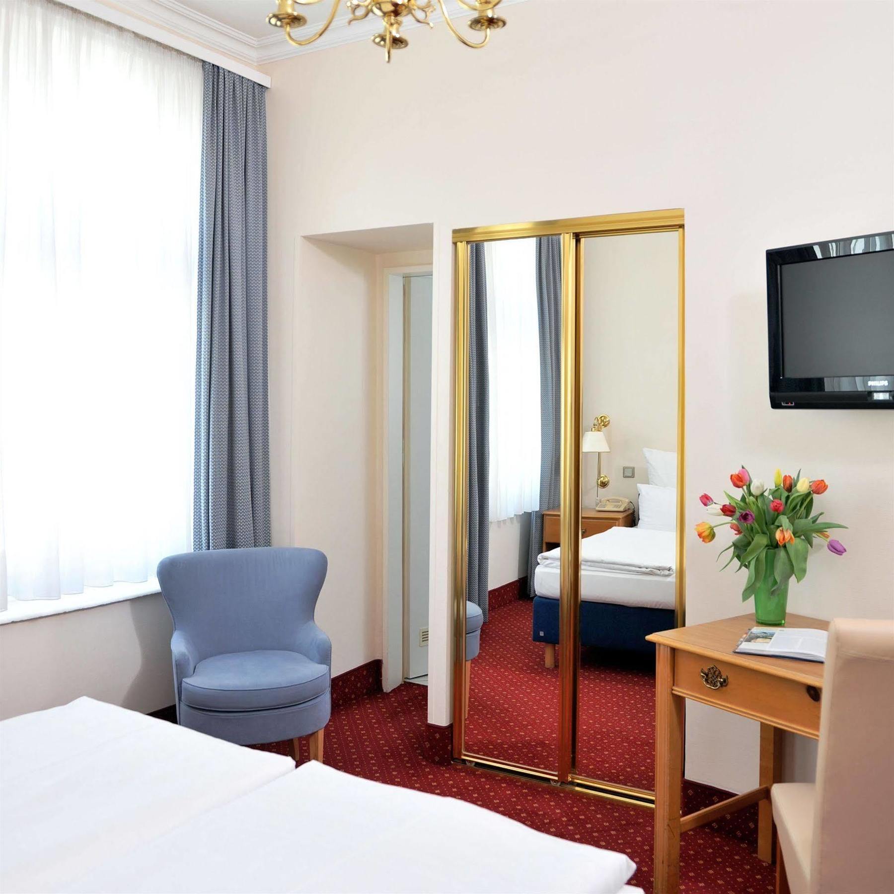 Hotel Fuerst Bismarck Hamburg Exterior photo
