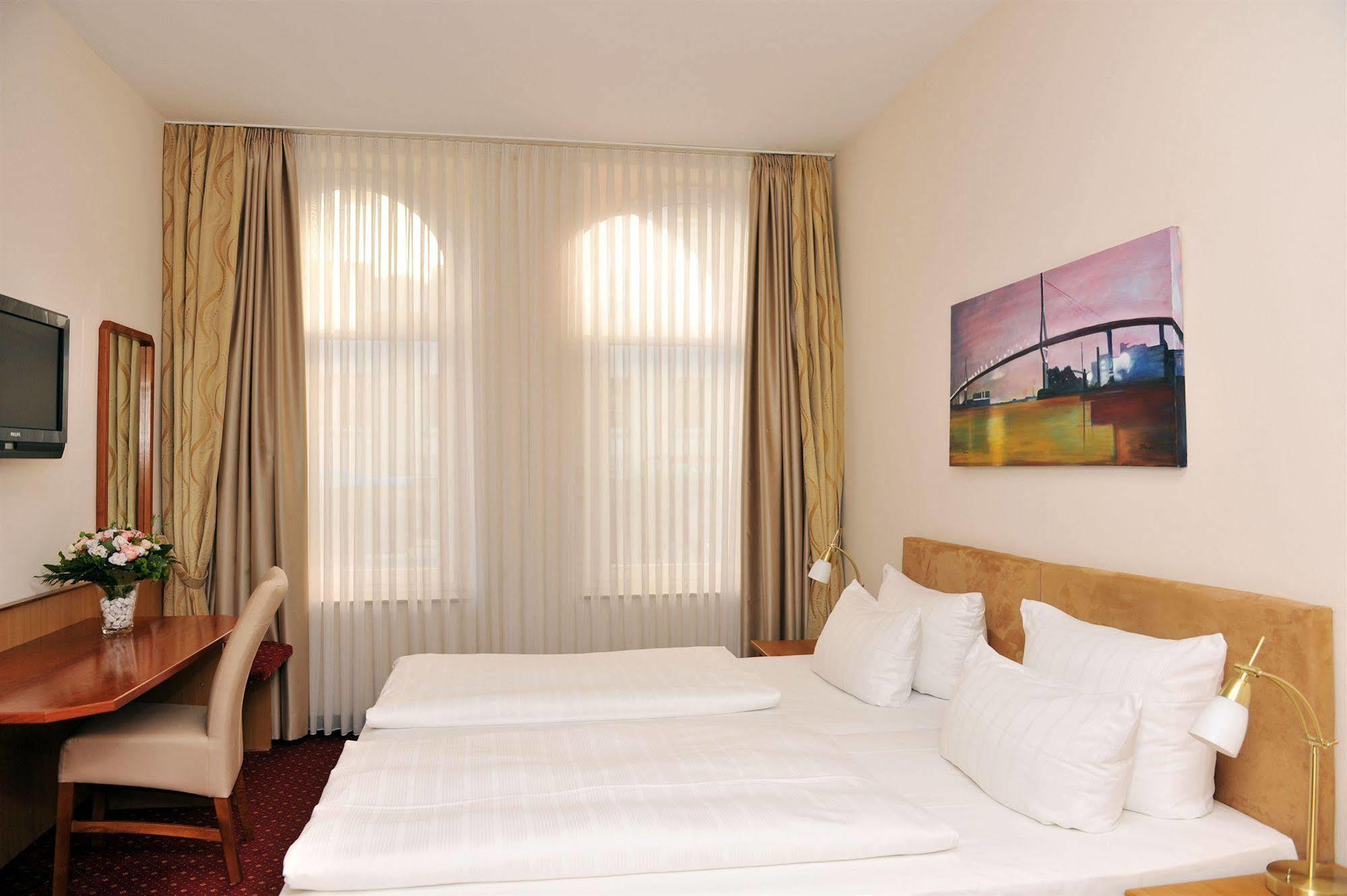 Hotel Fuerst Bismarck Hamburg Room photo